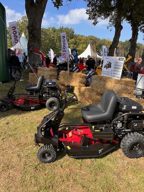 La gamme tracteur pelouse et débroussailleuse autoportée Country Rider en version Outlander et Defender