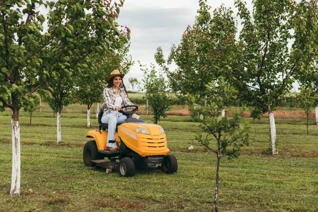 Pourquoi utiliser un tracteur tondeuse pour votre jardin ? - PUBERT